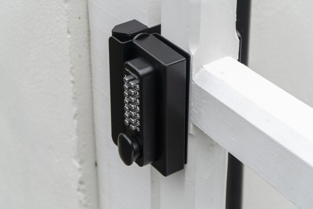 Hướng dẫn cách sử dụng gate code lock an toàn và tiện lợi